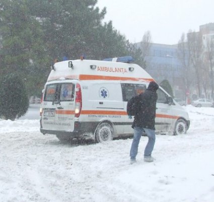 A născut singură în casă, în aşteptarea ambulanţei